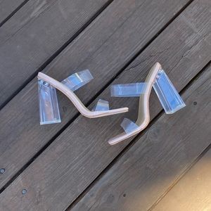 CLEAR HEELS